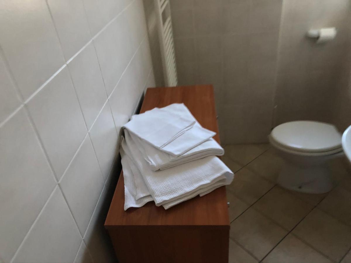 Il Gatto E La Volpe Hotell Avigliana Exteriör bild