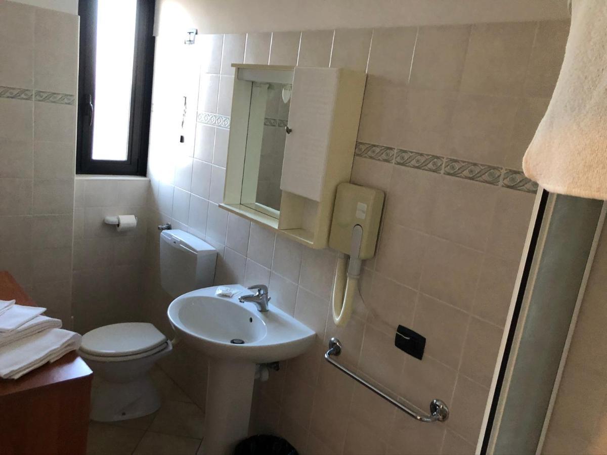 Il Gatto E La Volpe Hotell Avigliana Exteriör bild